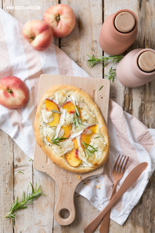 Pfirsich tarte Rezept mit Ziegenkäse und Rosmarin #pfirsichtarte #pfirsichrezept #pfirsich #ziegenkäse #rosmarin #tarterezept
