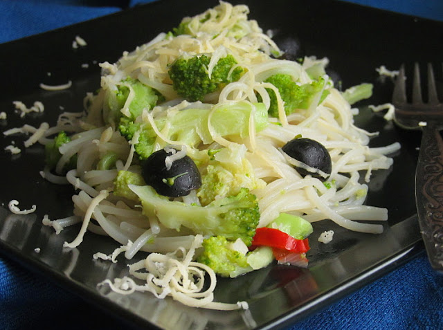 Паста с брокколи и маслинами