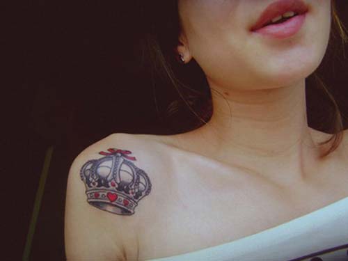 woman shoulder crown tattoo kadın omuz taç dövmesi woman shoulder crown tattoo kadın omuz taç dövmesi