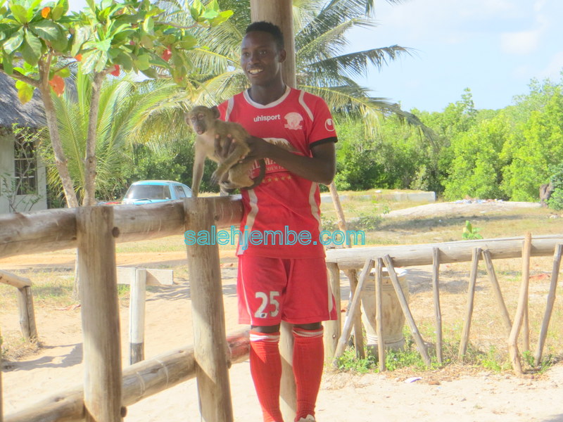 NGEDERE AVAMIA KAMBI SIMBA, AANZISHA URAFIKI NA BABA UBAYA - SALEH JEMBE