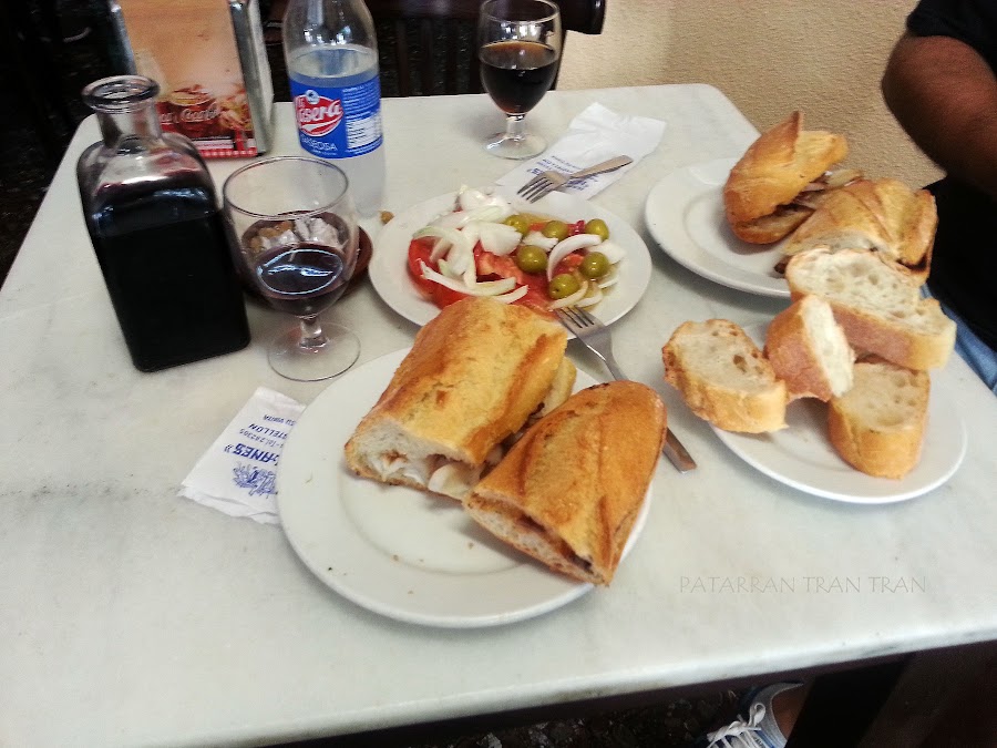 Bar Les Planes. El mejor Bocadillo de Sepia del mundo. Y Torraeta de Anchoas para morirse.