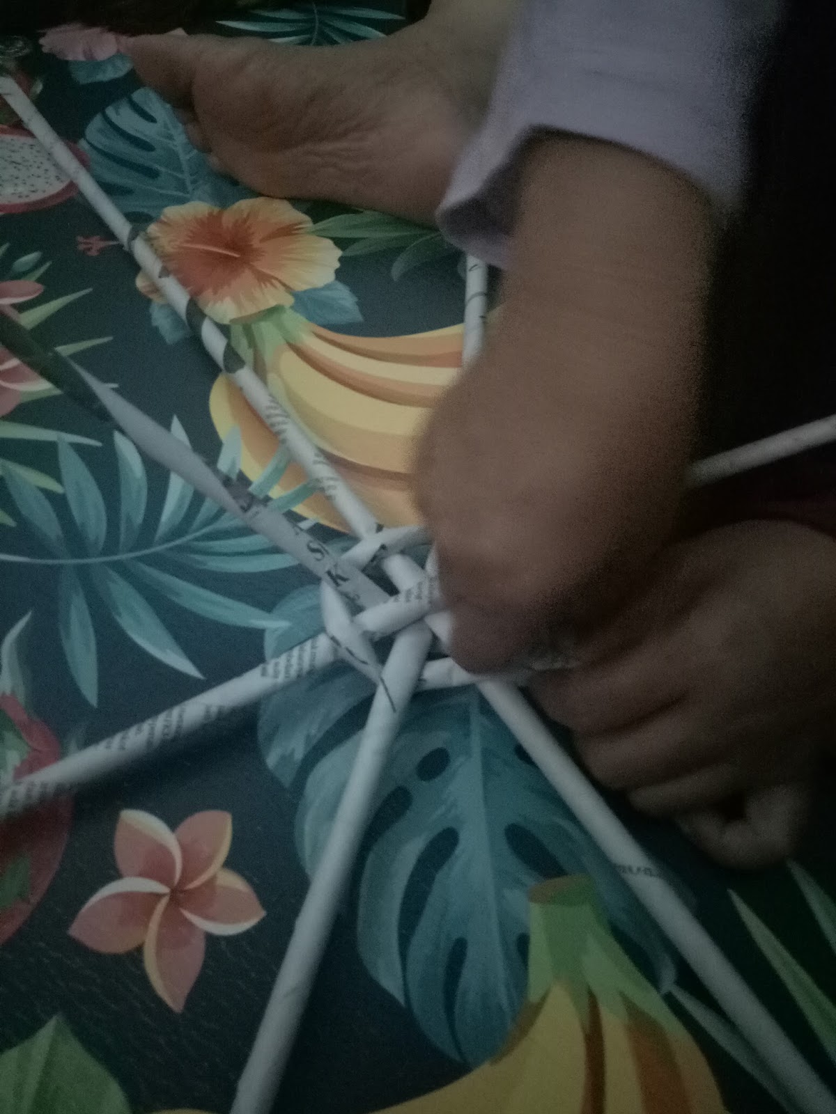 Cara Membuat Tempat Pensil dari Koran Bekas