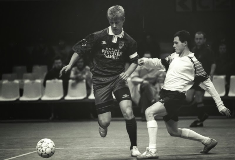 Origem e História do Futsal (Resumo) Origem e História do Futsal (Resumo)
