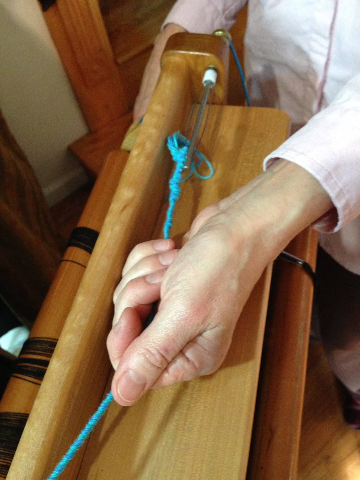 CENTERING WITH FIBER Threading a Saori premade warp on a Wx60H Saori loom