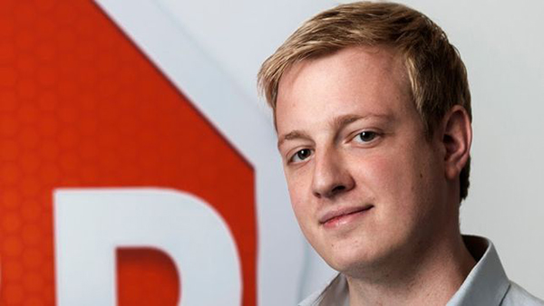 كيف أوقع هذا العبقري شركة جوجل في خسائر مالية تقدر بملايير الدولارت؟