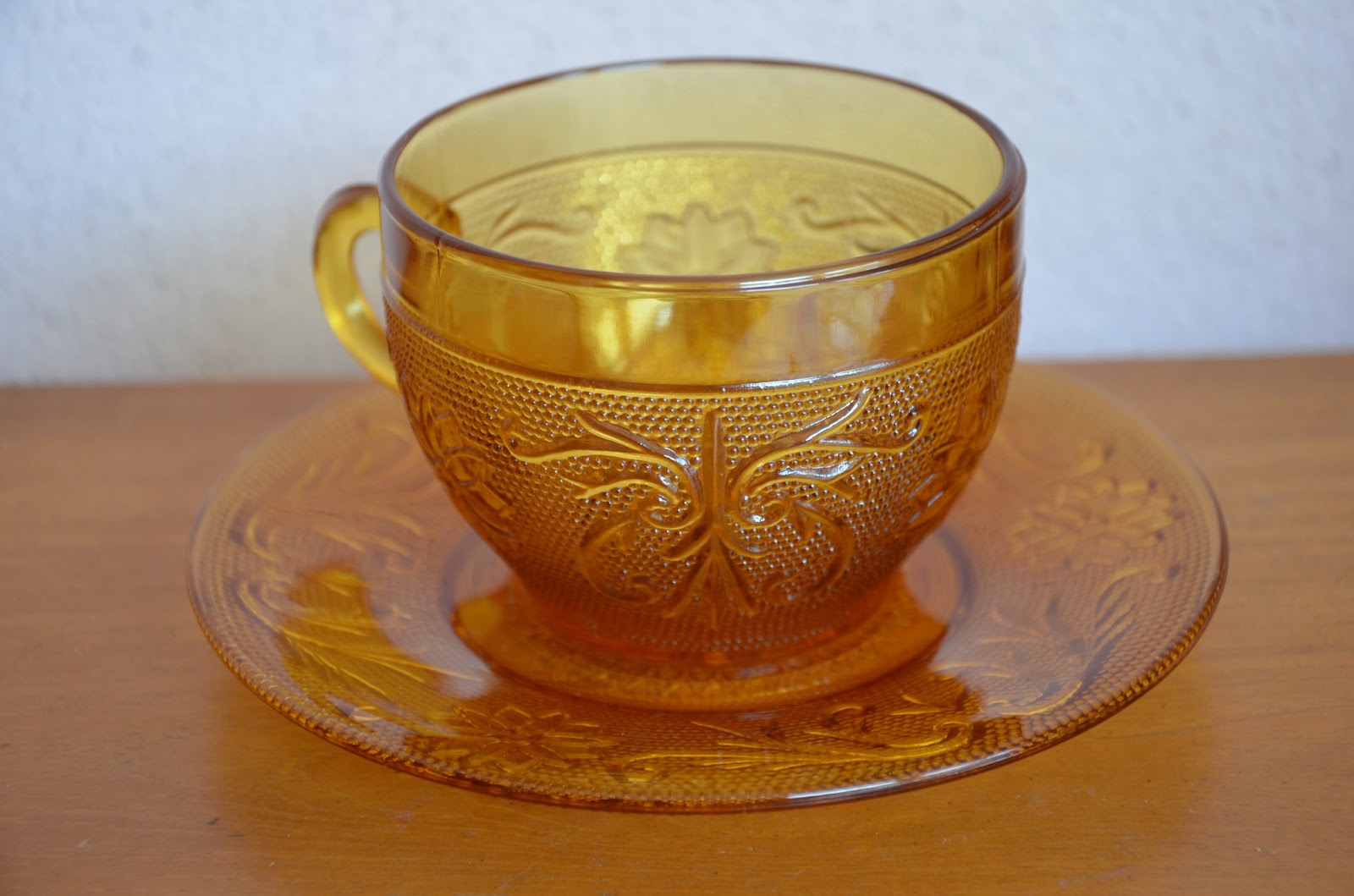 Sambas Antik Tiara Exclusives Glass Ware Since 1984 made in Indiana (NOS)