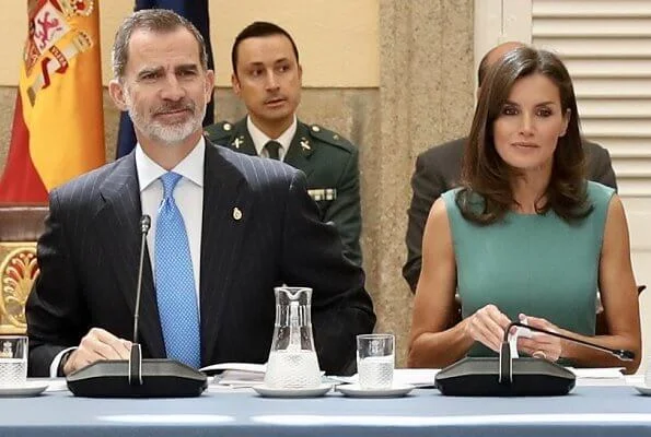 Queen Letizia wore a belted midi dress by Hugo Boss. Queen Letizia wore Hugo Boss Dadoria midi length shift dress