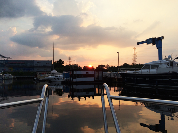 binedoro Blog, Motorboot, Wasserstraße, Boot fahren, Rhein, Kanal, NRW binedoro Blog, Motorboot, Wasserstraße, Boot fahren, Rhein, Kanal, NRW