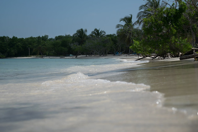 praia agua azul isla baru cartagena de indias