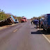 BAHIA /  Formosa R. Pret: Colisão entre carro e caminhão deixa um morto e dois feridos na BR-135