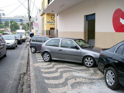A polêmica das pedras portuguesas A polêmica das pedras portuguesas