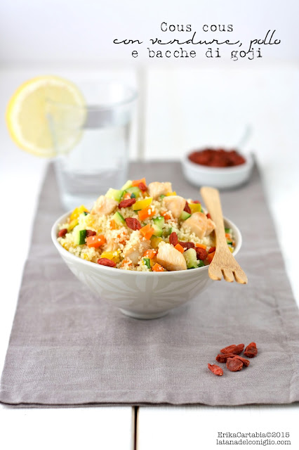 cous cous con verdure, pollo e bacche di goji