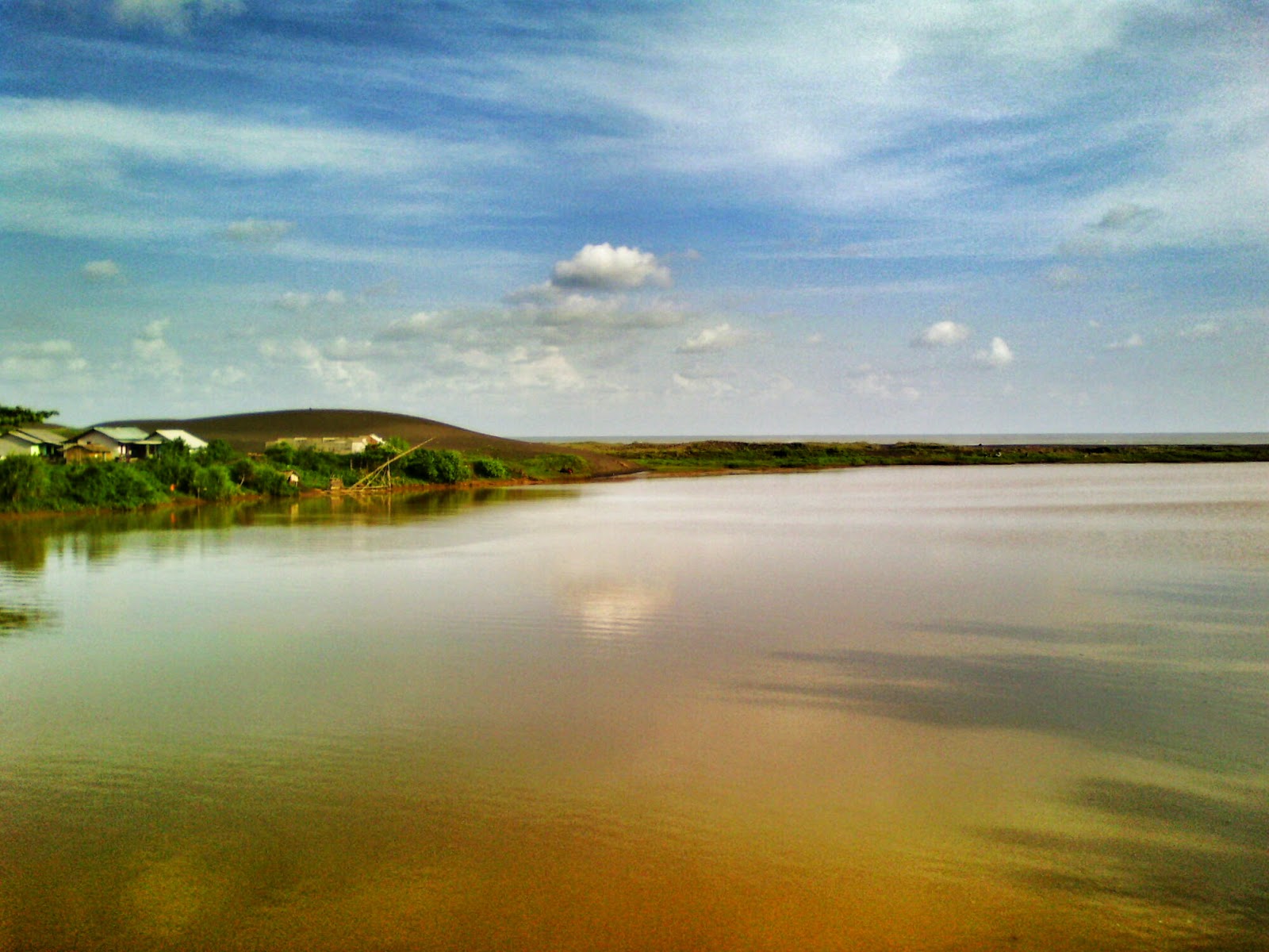 Hasil gambar untuk pantai cikawung gading