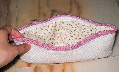 crocheted pouch with lining