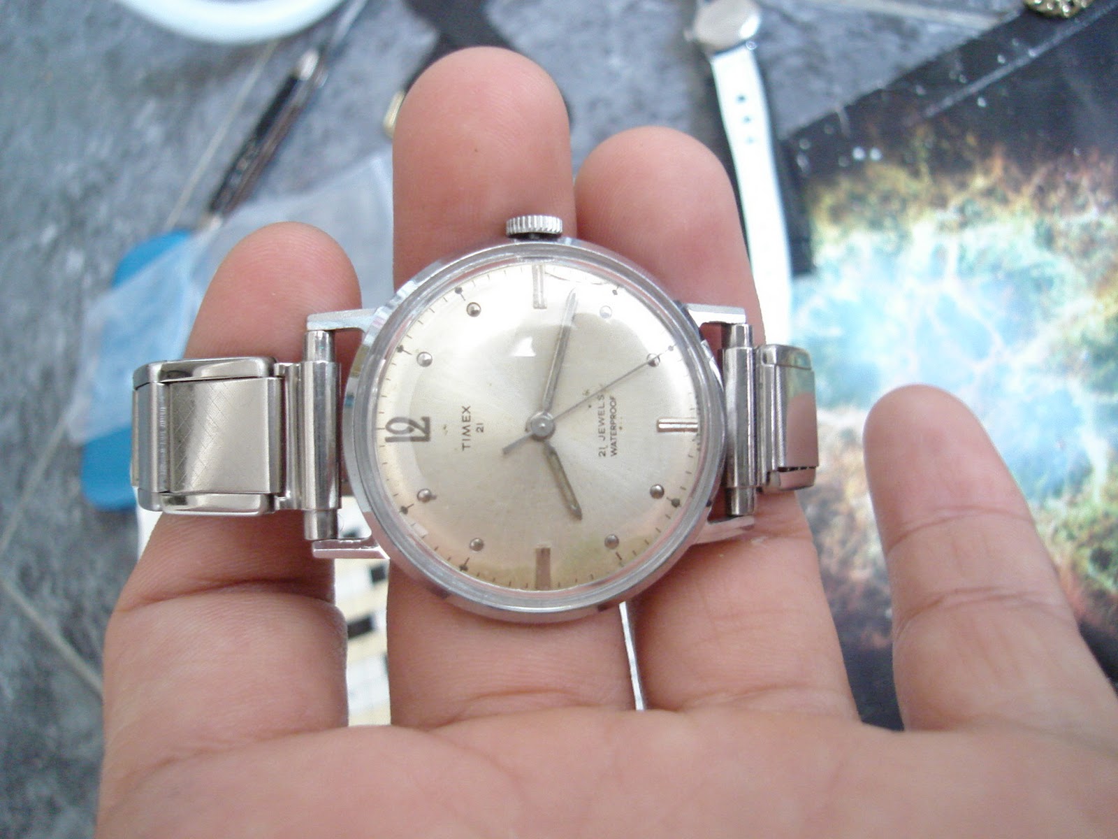 vintage watches: Timex manual winding RM144