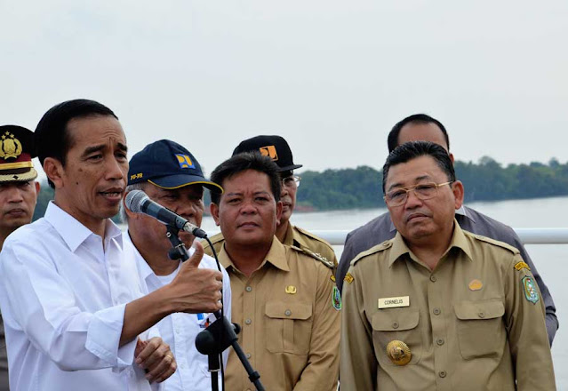 Presiden RI Joko Widodo Resmikan Jembatan Tayan