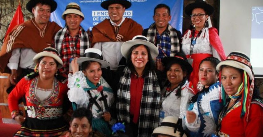FLOR PABLO MEDINA: Los maestros del Bicentenario tienen que hacer el gran cambio que el país necesita FLOR PABLO MEDINA: Los maestros del Bicentenario tienen que hacer el gran cambio que el país necesita