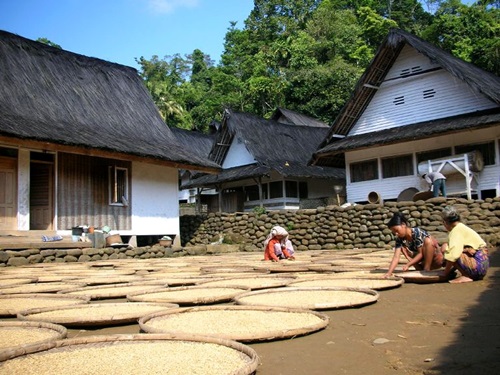 Pernikahan Adat Sunda Sunda di Kampung Naga Tasikmalaya | Kumeok Memeh