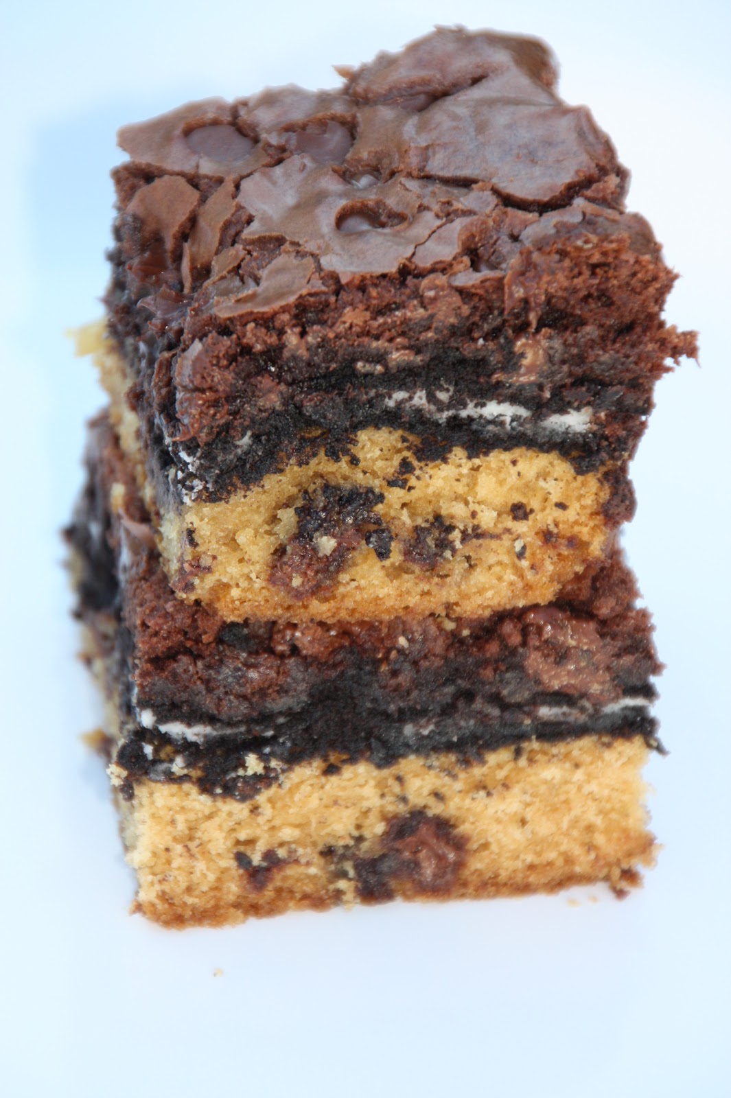 EVERYDAY SISTERS Ultimate Chocolate Chip 'n Oreo Fudge Brownie Bars