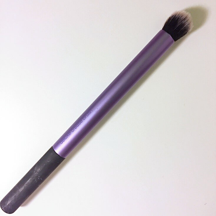 Real Techniques deluxe crease brush Real Techniques deluxe crease brush