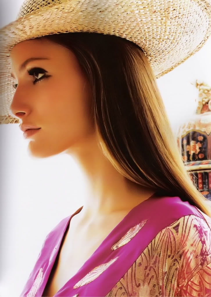 Actress, Actors, Pictures Collections: Beautiful Caroline Francischini..