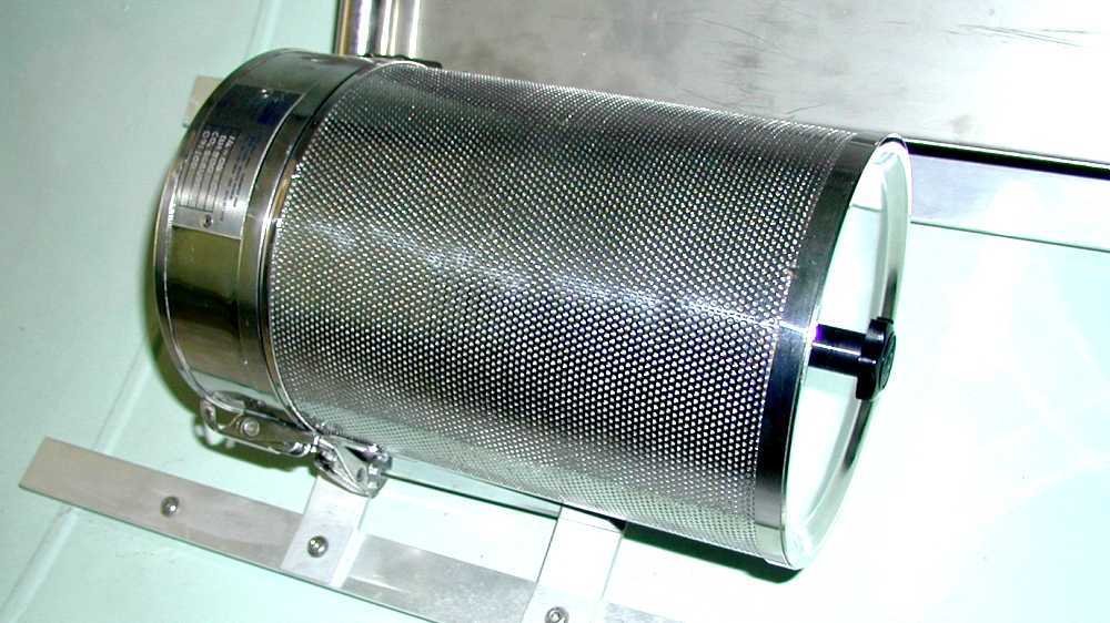 Carbon dioxide scrubber