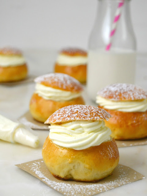 Semlor, Bollitos Suecos Rellenos De Almendra Y Mascarpone
