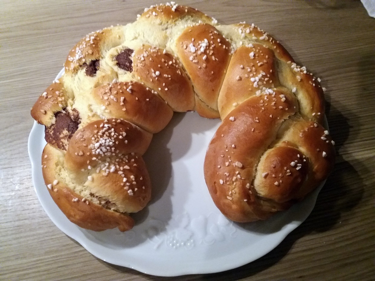 koch dich happy: Hefezopf mit Nutellafüllung