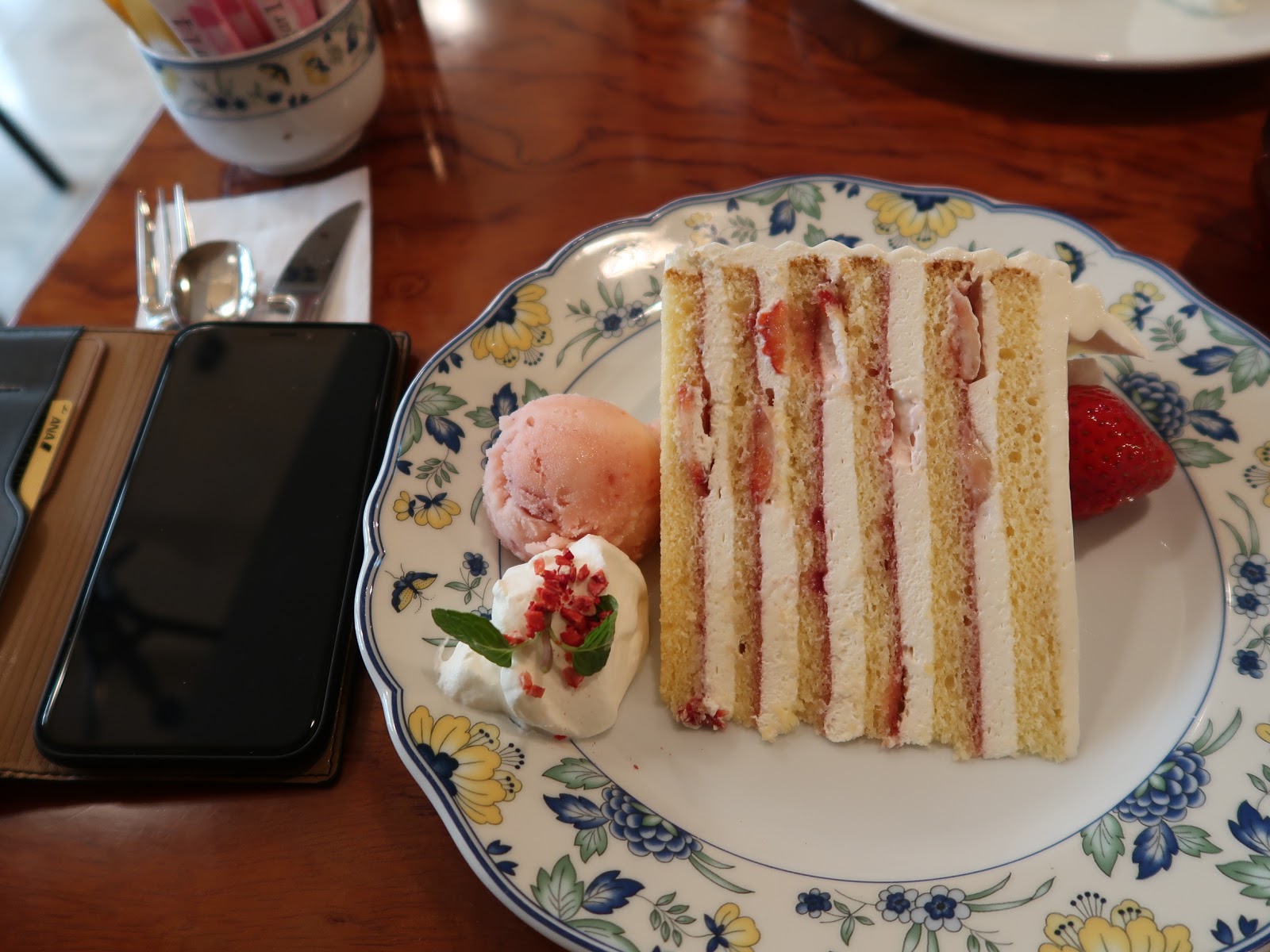 ごろごろ ついに行ったよ本店限定メニュー ユーハイム本店