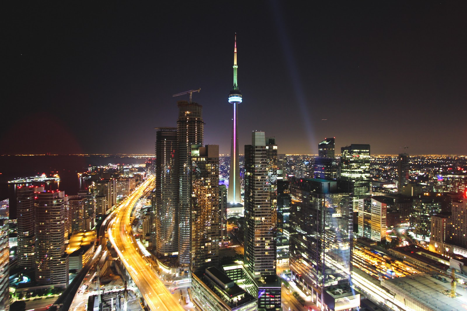 AURA CONDOS IN TORONTO How It Works The CN Tower Light Show