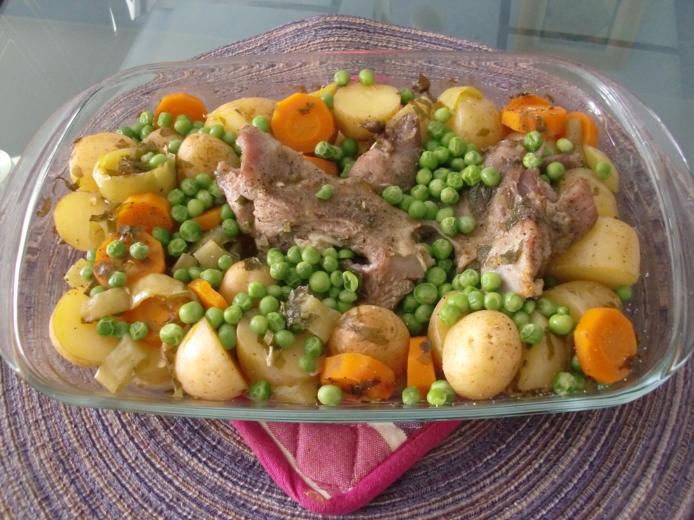 Lammfleisch mit Gemüse im Ofen