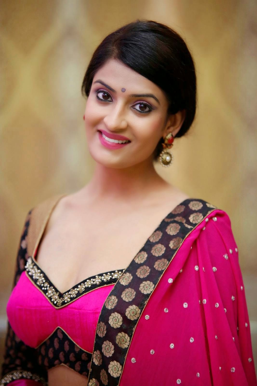 Actress Akanksha Latest Photo Gallery - Cine Gallery