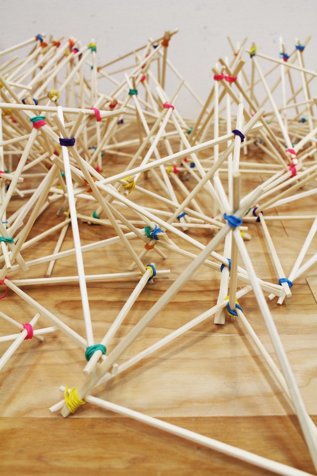 山王ひなた美術教室ブログ 絵画コンクールと三角！割りばし工作の制作です。