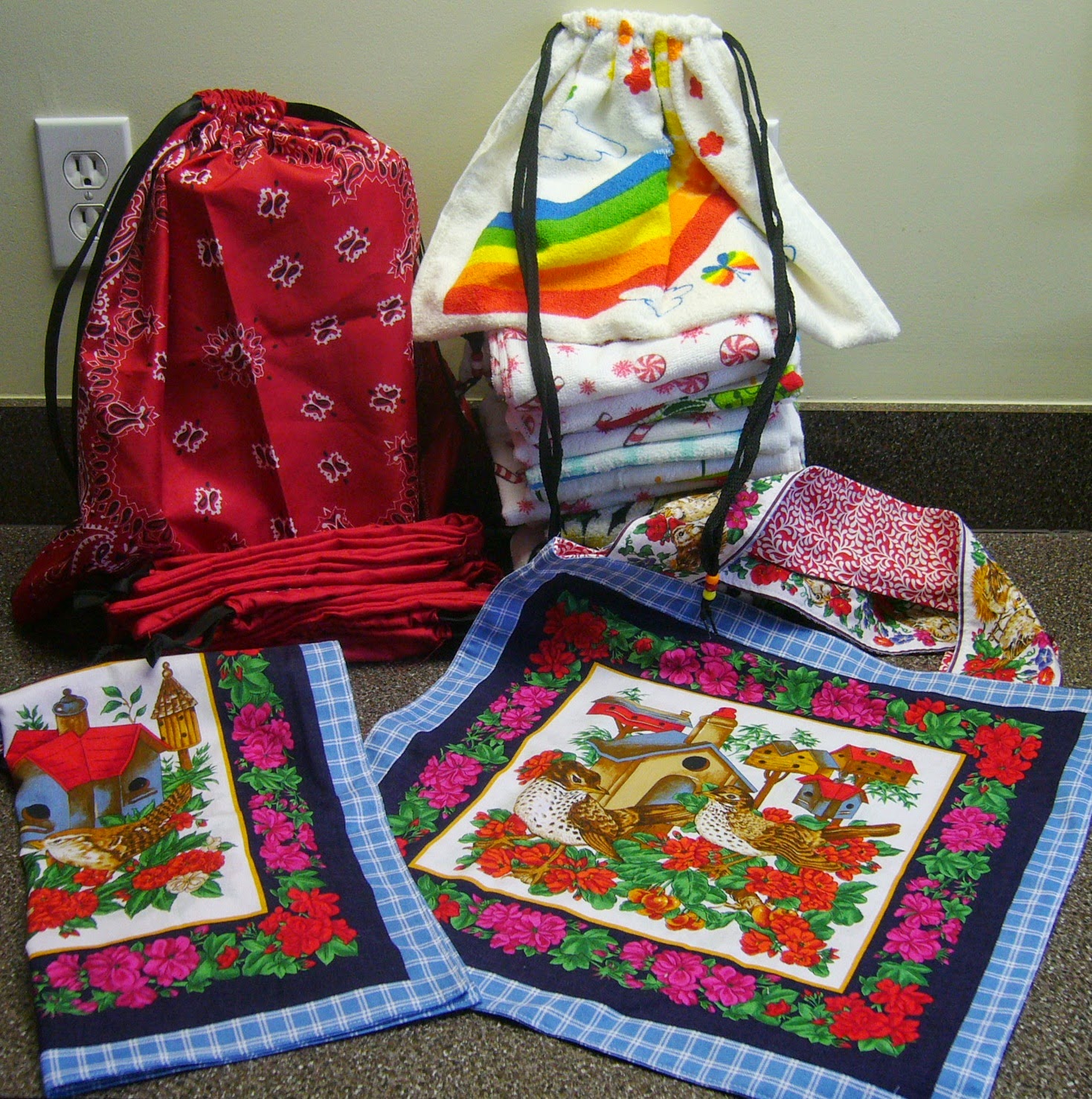 Simply Shoeboxes Crafting Tote Bags for Operation Christmas Child