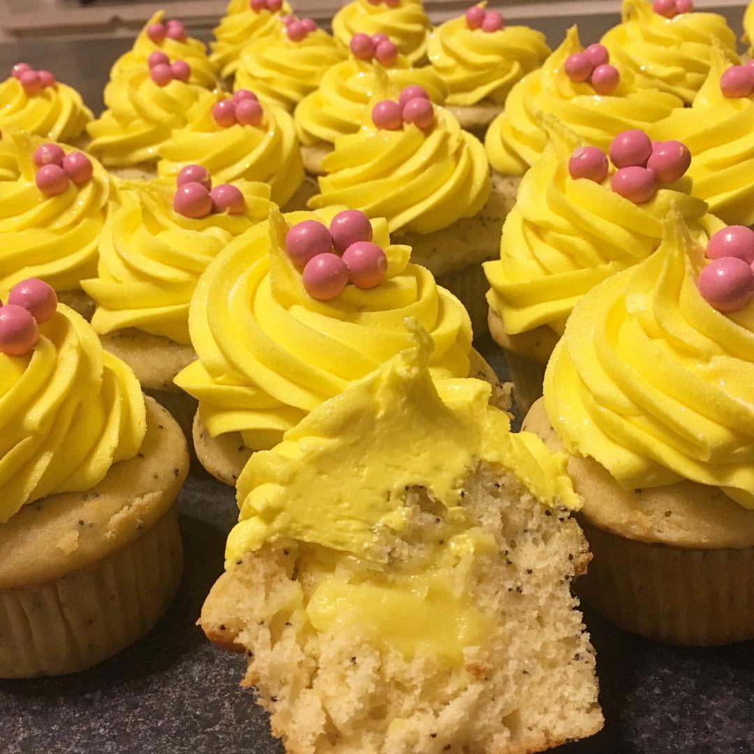 .Amanda Cupcake. Sweet Dreamer ♥ Sunshine Filled Lemon Poppyseed Cupcakes!