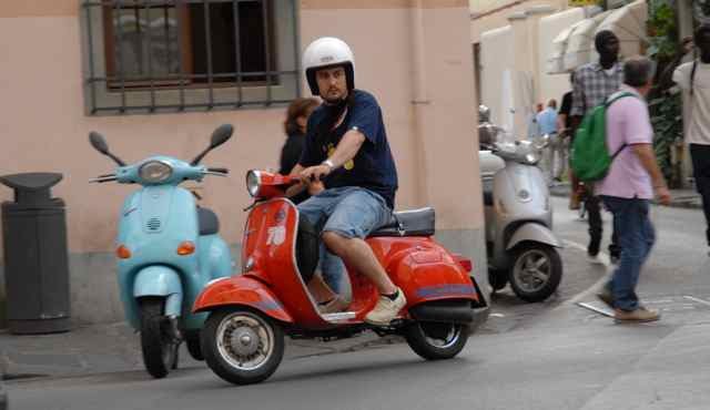 Vespa на улицах Италии