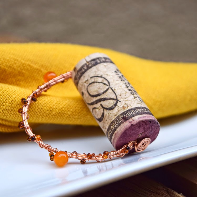 Keeping Things Simple... Napkin rings with wine cork stoppers, wire and beads, DIY project
