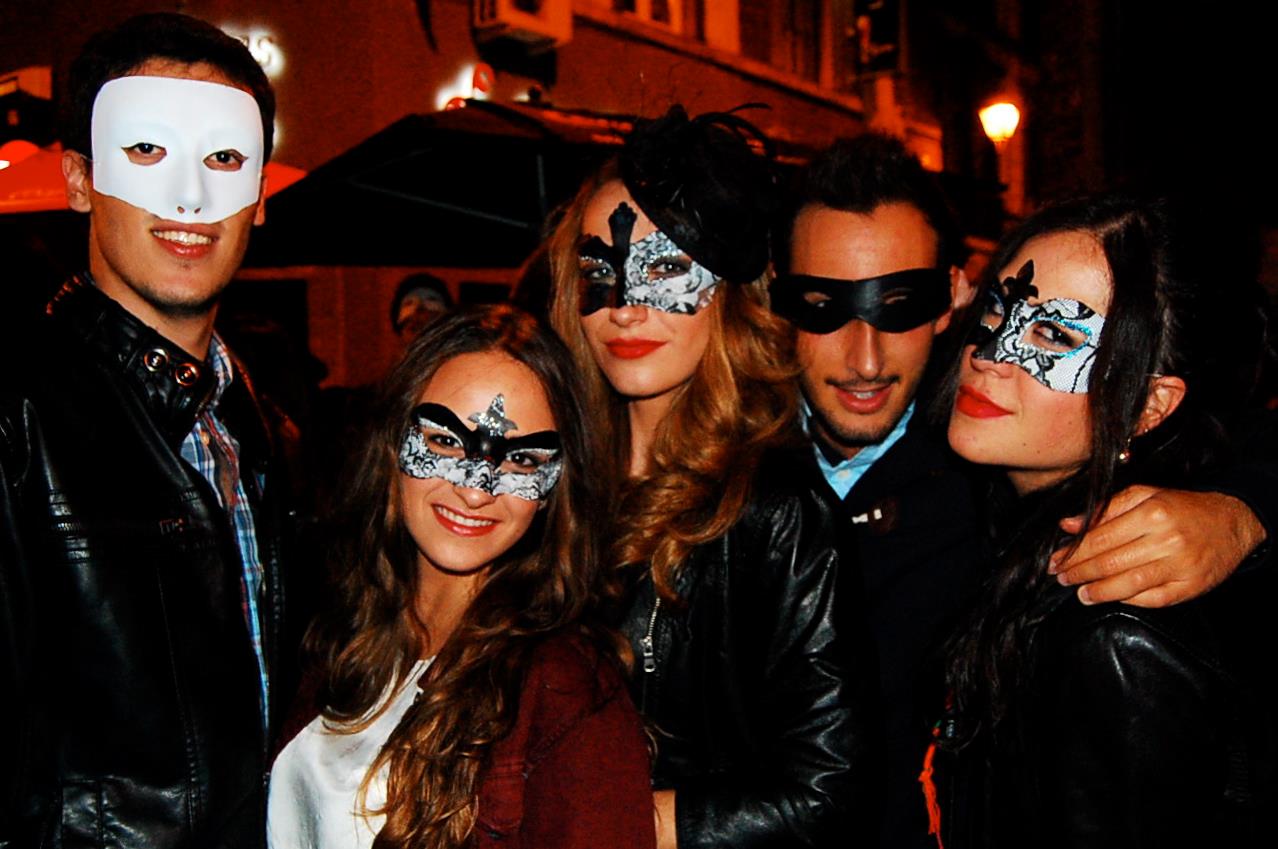 Life, what a divine chaos! Fiesta