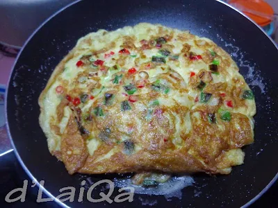 telur dadar telah masak