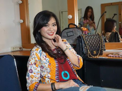 Sang Wonder Women Wanita Usia 50 Seperti Gadis Muda, Ini Foto-Fotonya Viral di media umum perihal perempuan berusia Sang Wonder Women Wanita Usia 50 Seperti Gadis Muda, Ini Foto-Fotonya