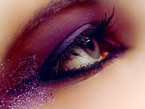 Purple Glittery Eye Makeup