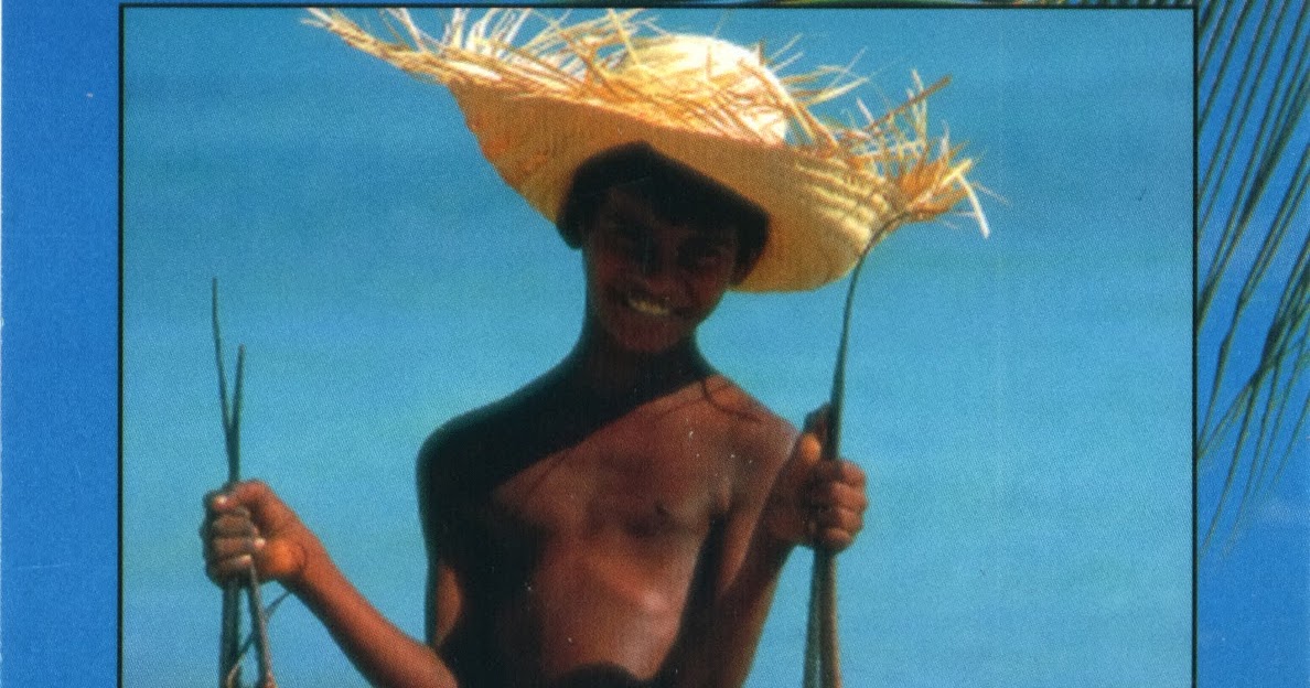 WORLD, COME TO MY HOME! 0885 FRANCE (Guadeloupe) Boy with lobsters