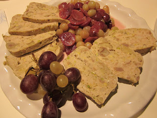 terrina di carne alle castagne con uva spadellata