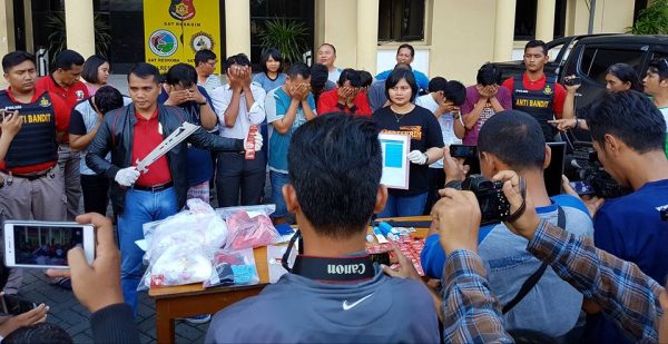 Pesta Sex Para Gay di Surabaya Bukti Rusaknya Moral Generasi Bangsa Pesta Sex Para Gay di Surabaya Bukti Rusaknya Moral Generasi Bangsa