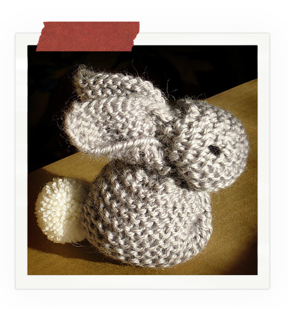 Conejito súper fácil a partir de un cuadrado ♢ Super easy knitted bunny