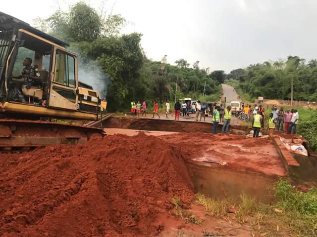  Photos: Anambra Govt commence work on Awka road damaged due to heavy downpour