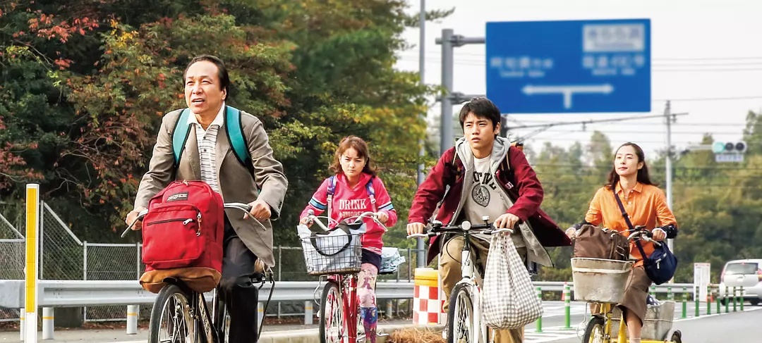 Watching Asia Film Reviews: Survival Family (2017) [Film Review]