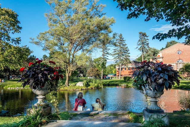 Travelhoteltours has amazing deals on Saratoga Springs Vacation Packages. Book your customized Saratoga Springs packages and get exciting deals. Save more when you book flights and hotels together. Want to escape the nine-to-five? Saratoga Springs has a good range of things to see and do.
