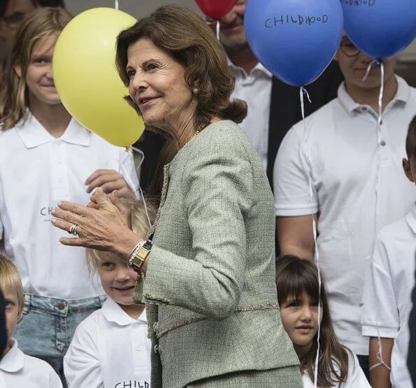 Queen Silvia and German First Lady Elke Buedenbender at the opening ceremony of Child House