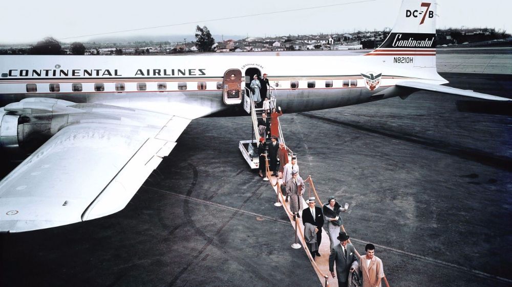 Glamorous Flying The First Color Photos Show The Real Class Of Airline